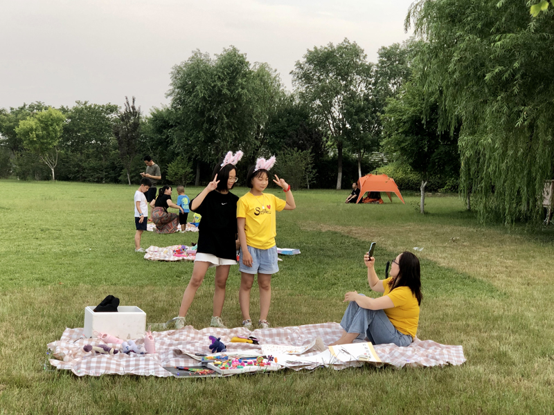夏令營挑戰地攤經濟，覽眾房車不一樣的活動